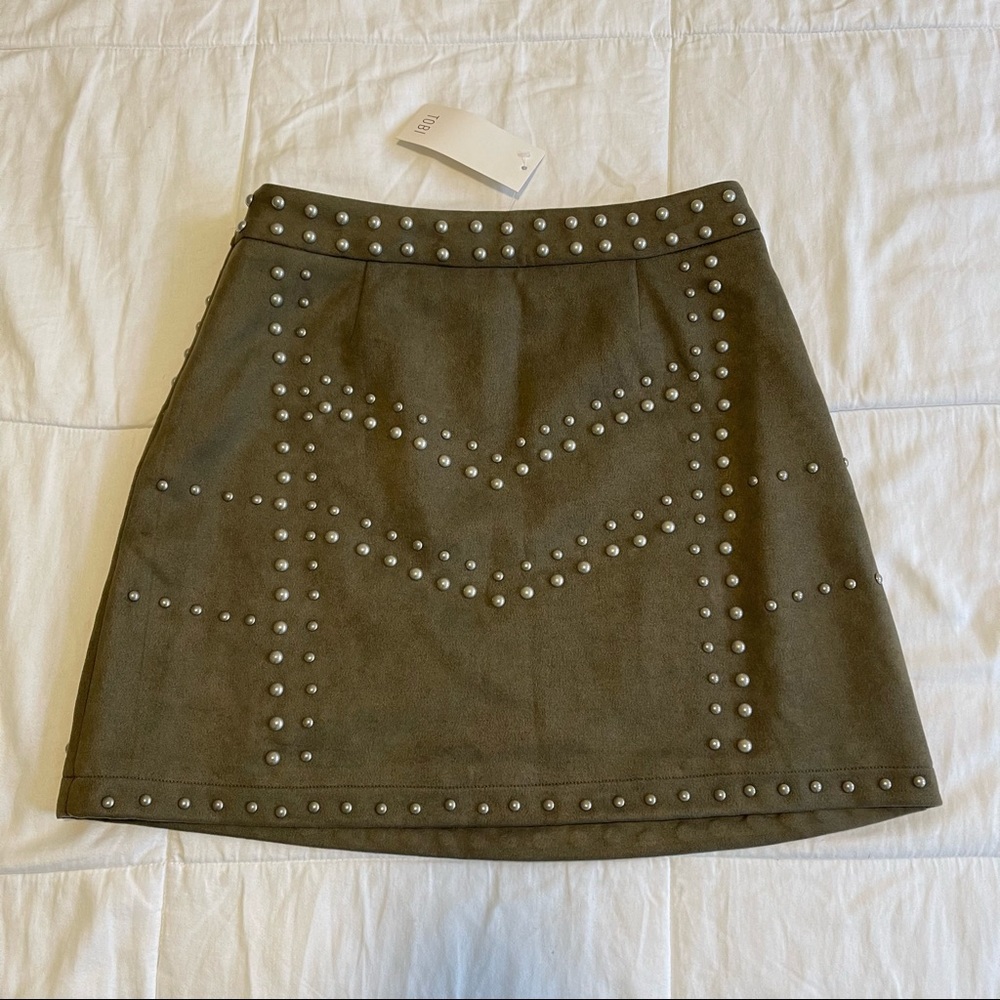 NWT Tobi JEANNETTE OLIVE FAUX SUEDE A-LINE SKIRT, Medium